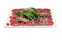 Abbildung: Carpaccio vom Tiroler Grauvieh mit Tomatenessig,...