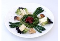 Abbildung: Spargelsalat mit Köstlichkeiten von LUCULTA